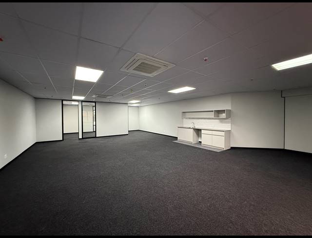 165M² OFFICE TO LET IN PARKTOWN
